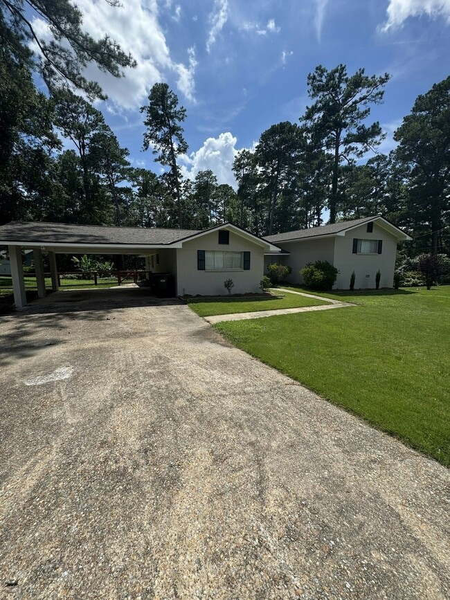 Foto del edificio - 5979 St Leonards Dr