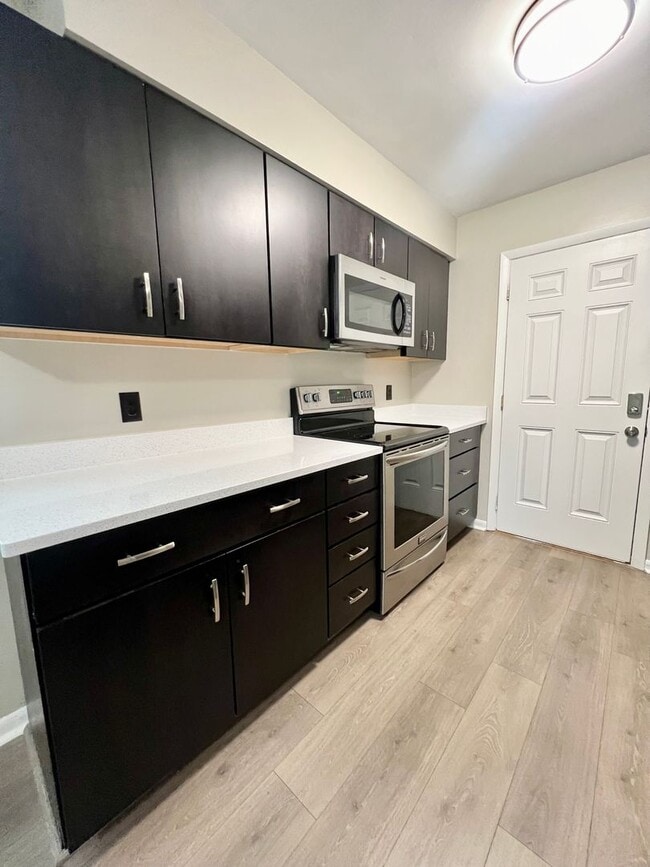 Building Photo - 3 Bedroom Duplex in Kalamazoo