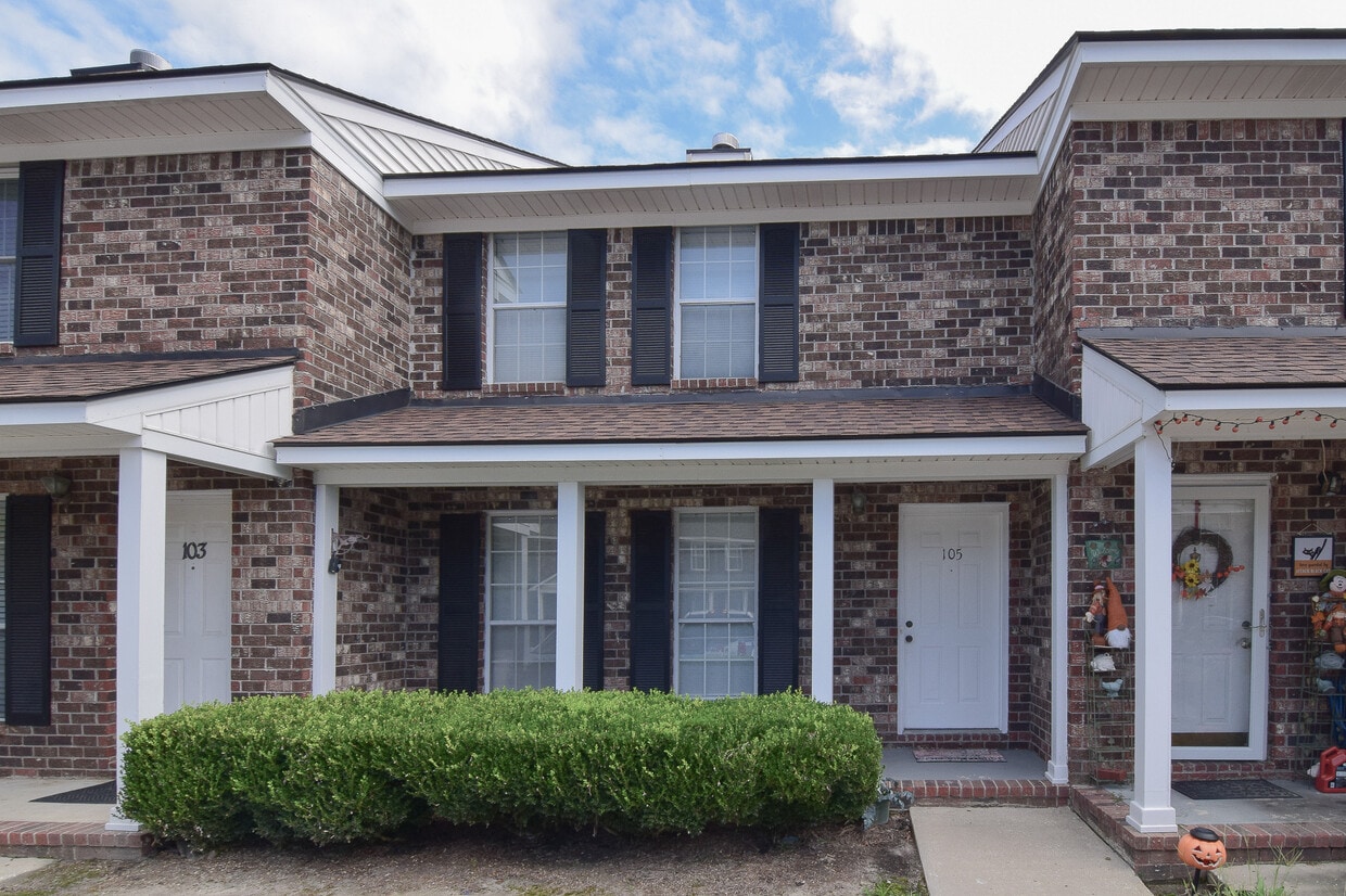 Foto principal - 105 Sandlewood Dr