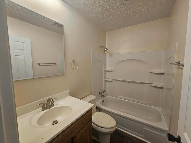 Foto del edificio - Ravenna 2-bedroom 1 bath Duplex