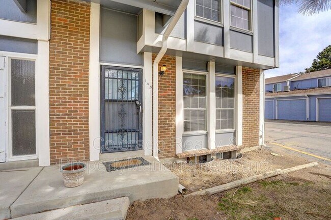 Building Photo - 145 Paris Cir