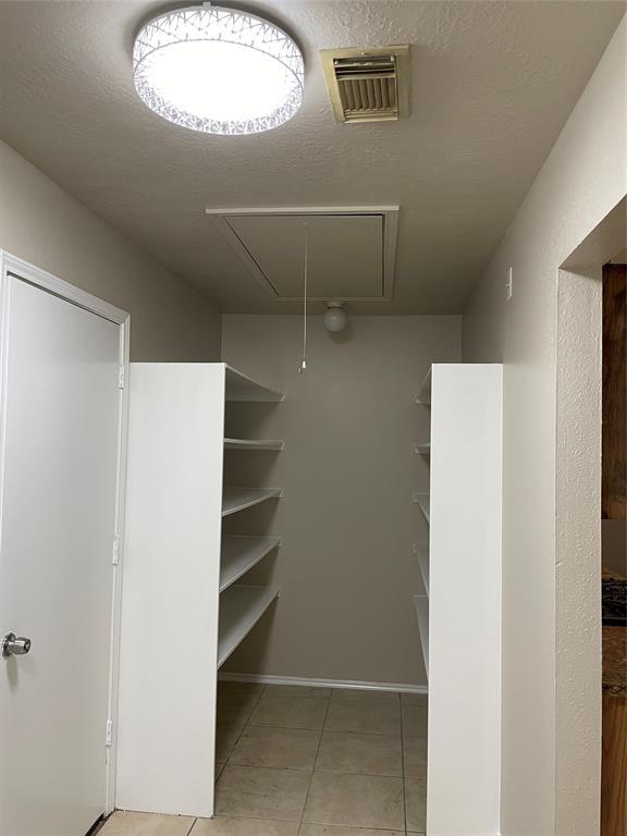 Foto del edificio - 9311 Parkmore Dr