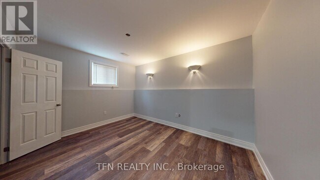 Photo du bâtiment - 1048 Gilmore Ave