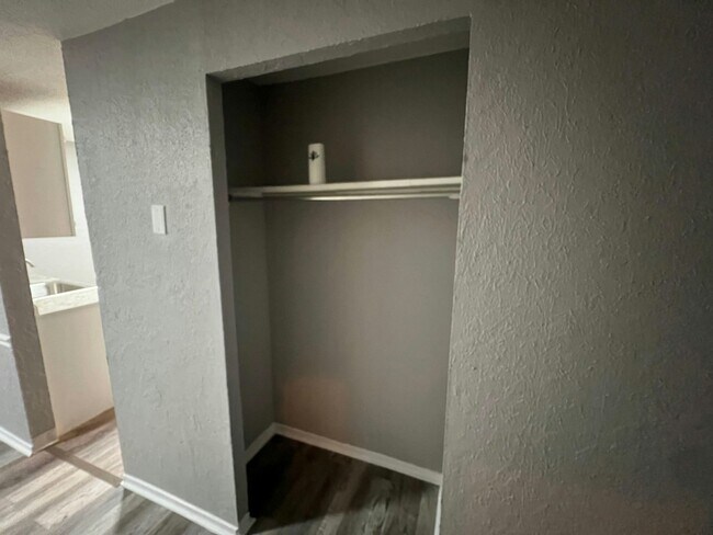 Foto del edificio - 13430 Euclid Ave