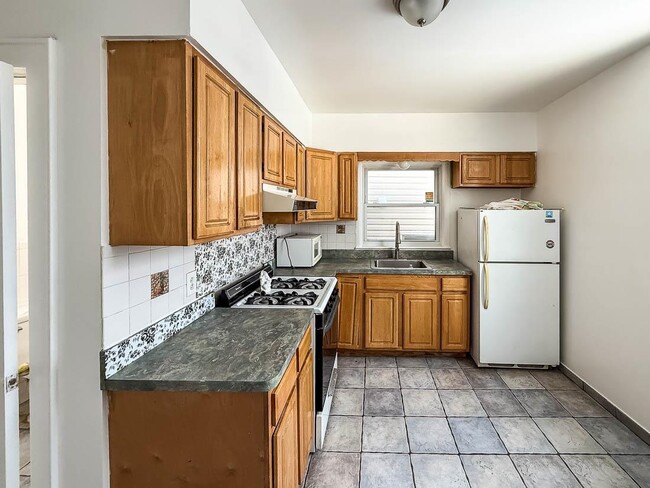 Building Photo - 47 Columbia Ave