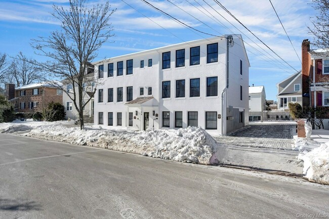 Foto del edificio - 74 Nelson Ave