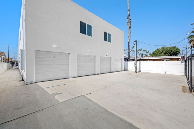 Building Photo - 6828 Miramonte Blvd