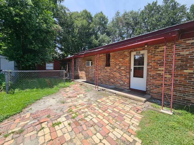 Building Photo - 289 Oak Ln