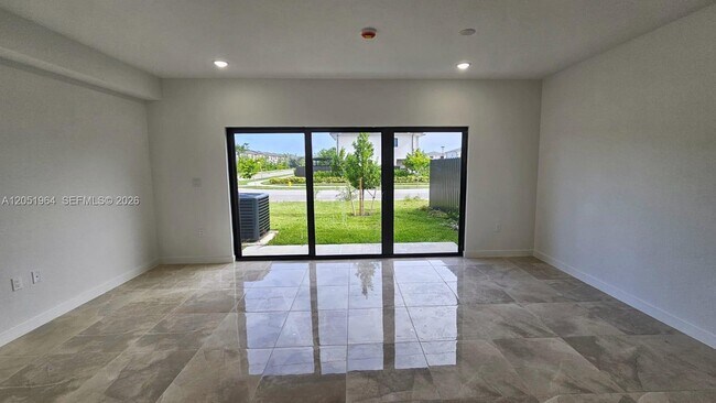 Foto del edificio - 1305 NW 4th Ter