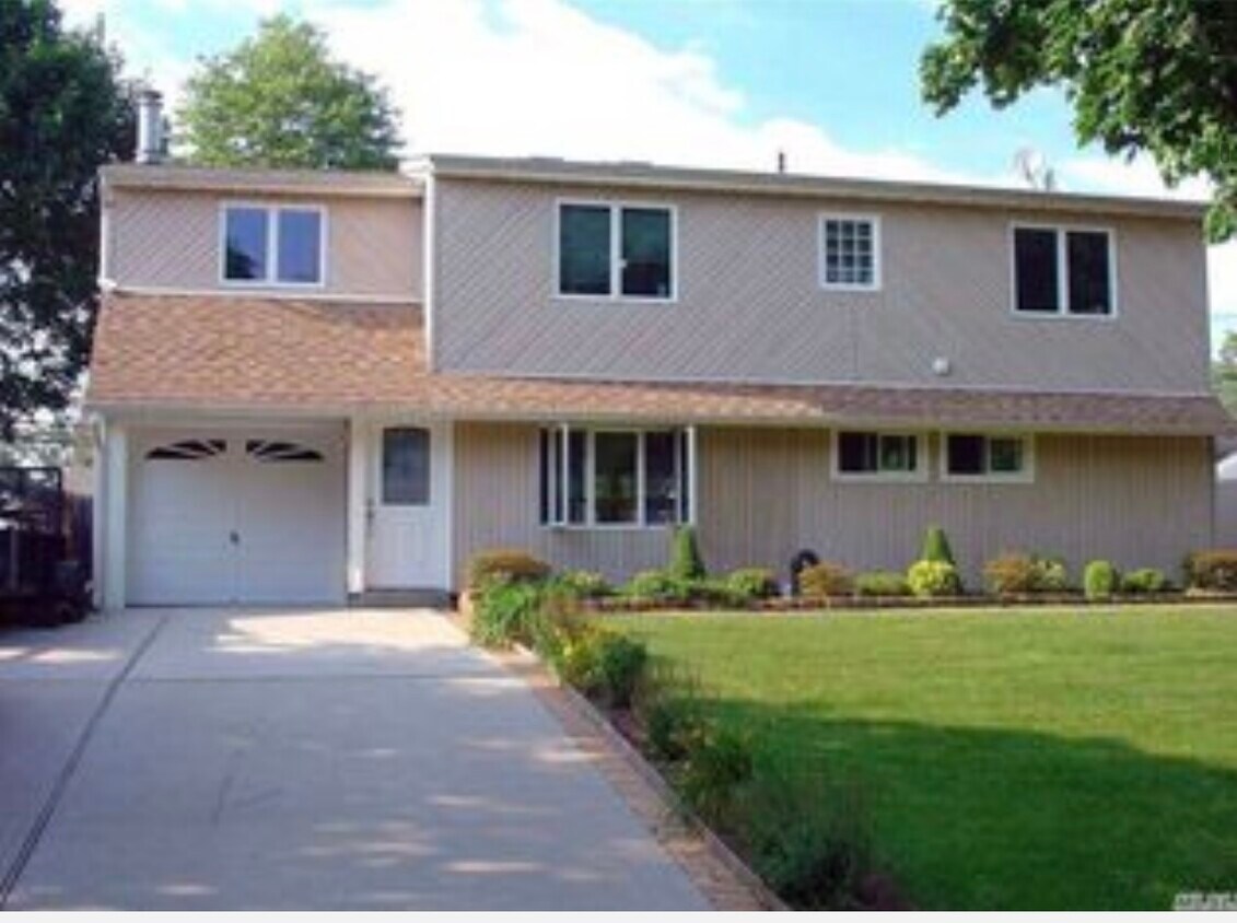 2 Bedroom 1 Bath Open Floor Plan - 79 Woodcock Ln