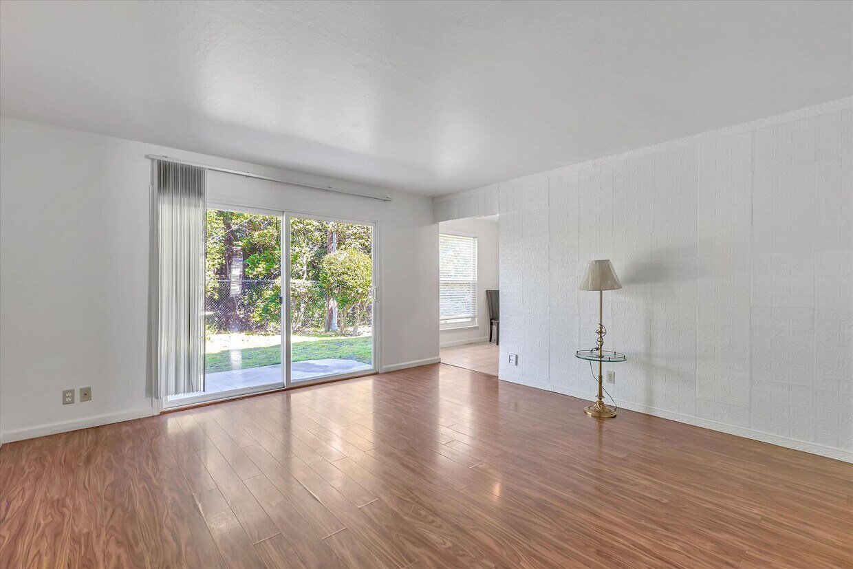 Foto principal - 972 Ponderosa Ave