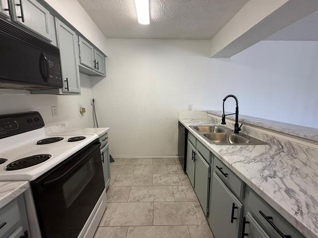 Building Photo - 9813 Walnut St