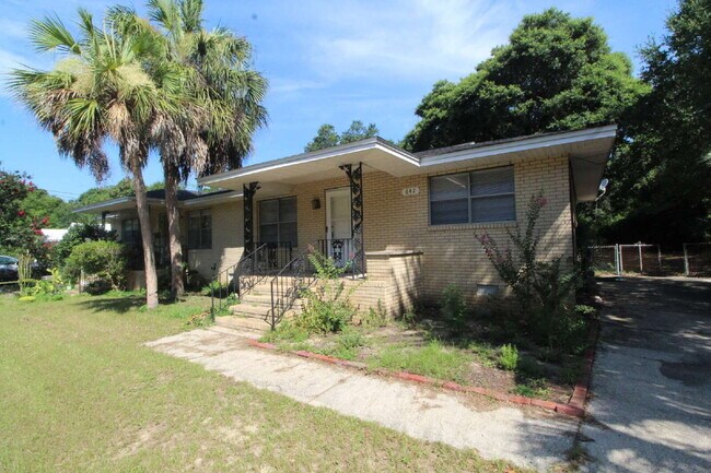Foto del edificio - Updated 2BD/1BA Duplex in NE Pensacola