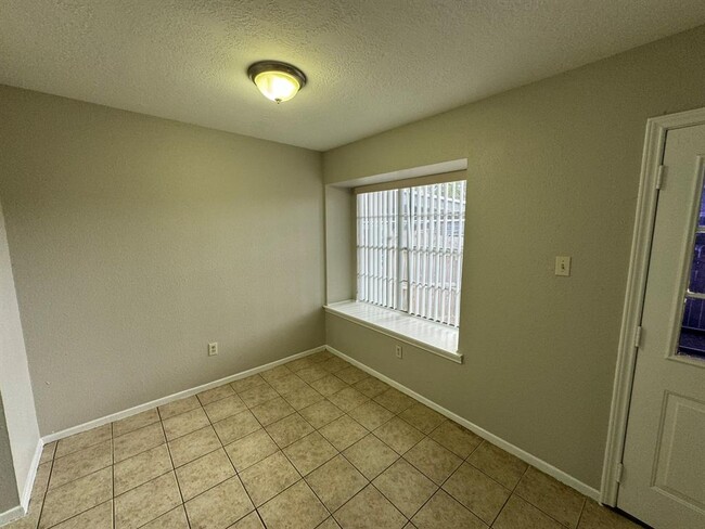 Building Photo - 6939 Chasewood Dr