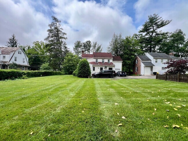 Building Photo - Stunning 4-Bedroom Single Family Home in P...