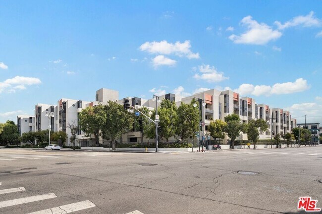 Foto del edificio - 222 S Central Ave