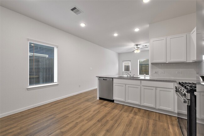 Foto del edificio - 9626 Summer Shadow Wy