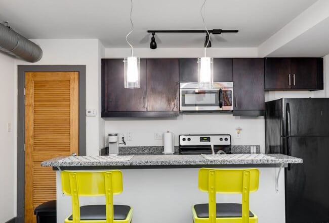 Building Photo - 1100-1106 Hull St