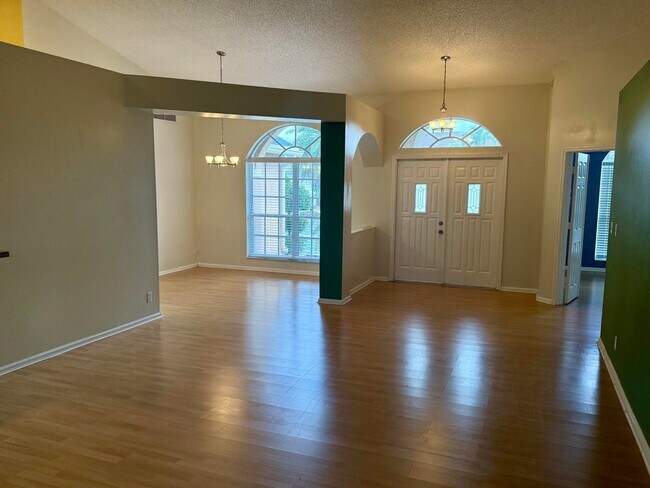 Foto del edificio - 1069 Sweet Briar Pl