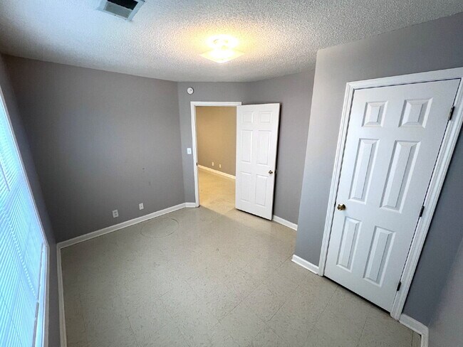 Building Photo - 102 B Tennessee Ave   OAK GROVE , KY 42262