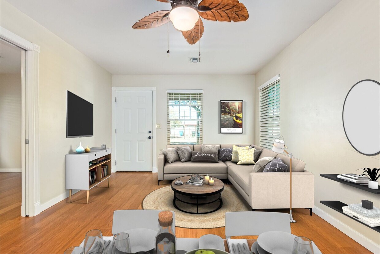Foto principal - One Bedroom - Single Family Home - Large B...