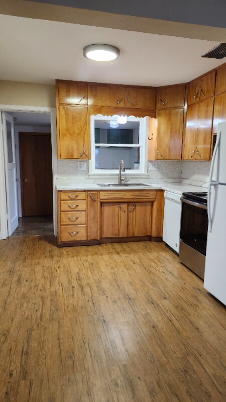 Building Photo - 906 10th St