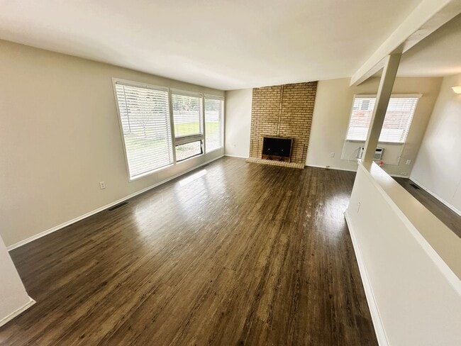 Building Photo - Spacious RANCH Home Available Now! Finishe...