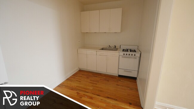 Foto del edificio - 546 W Wellington Ave