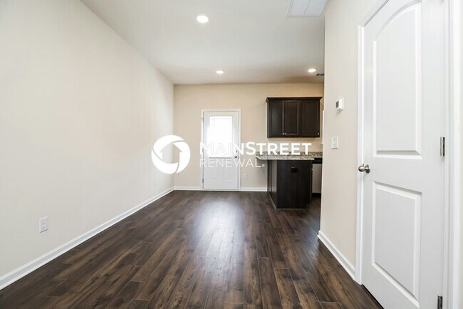 Foto del edificio - 3 Bedroom Pet-Friendly Home in La Vergne, TN with Main Street Renewal