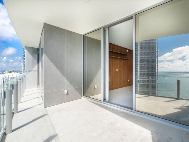 Building Photo - 300 Biscayne Blvd Way