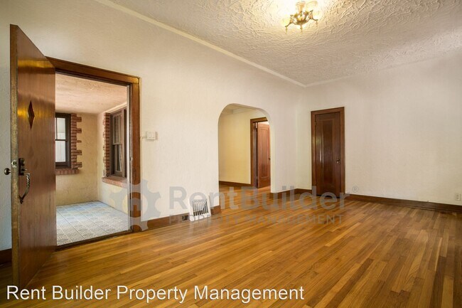 Building Photo - 2 br, 1 bath House - 1404 Marquette Place NE
