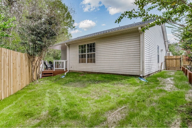 Building Photo - 3420 Riverside Dr