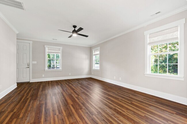 Building Photo - Beautifully Built Ranch Home in Desirable ...