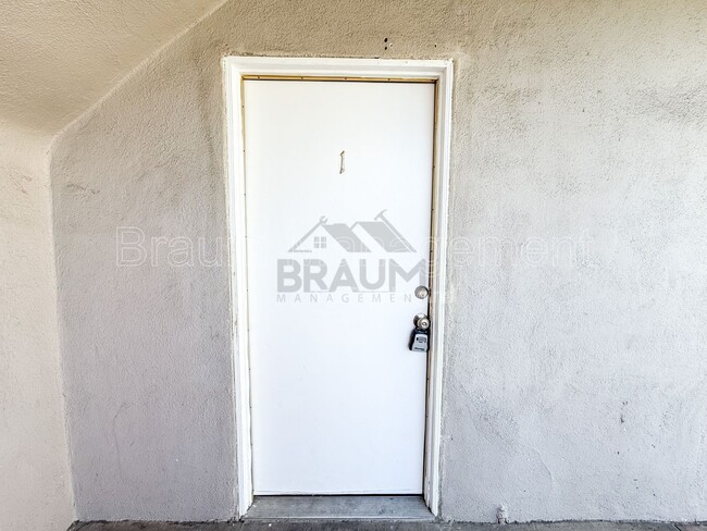 Building Photo - 6336 Tujunga Ave