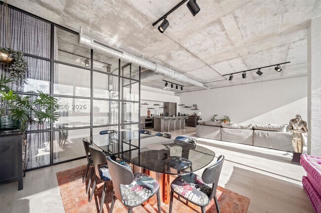 Foto del edificio - 7934 West Dr