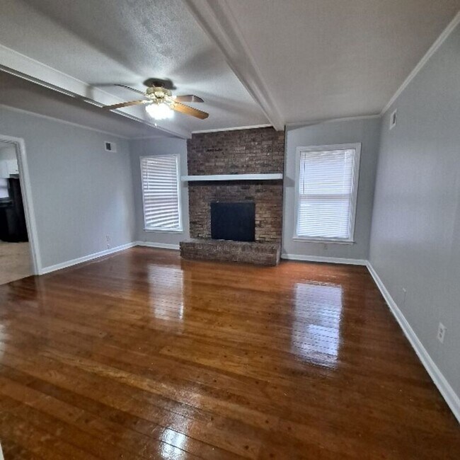 Foto del edificio - 5300 Honeywood Ave