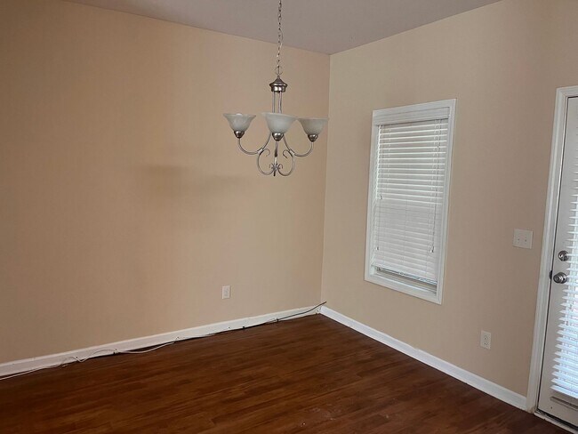 Foto del edificio - Lovely 3 Bedroom 2.5 Bath Townhouse in Raleigh!