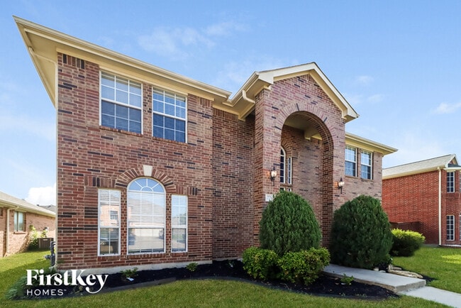 Building Photo - 7782 Park Downs Dr