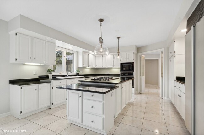 Foto del edificio - 2540 Highmoor Rd