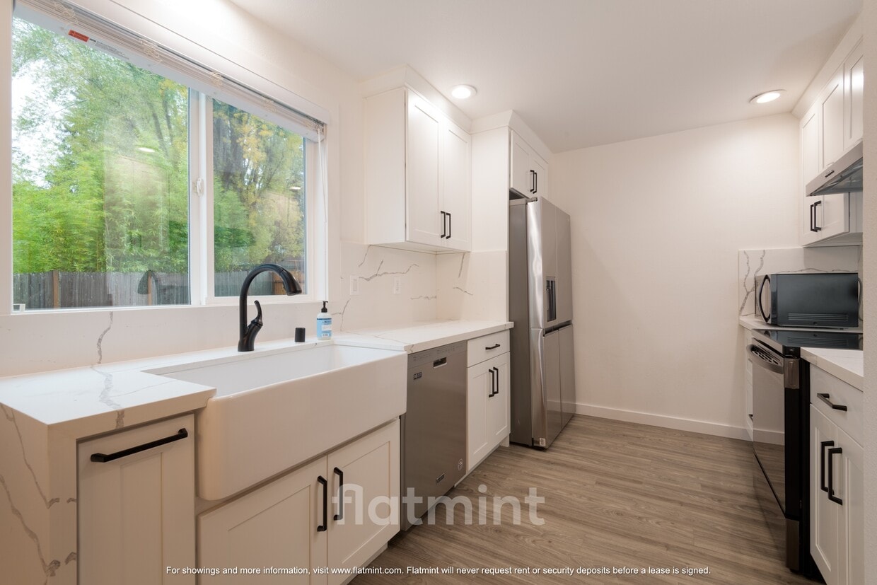 Foto principal - 20005 25th Ave NE