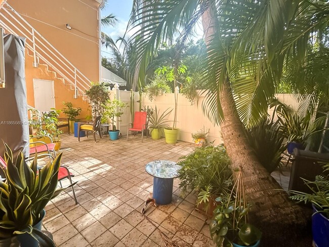 Foto del edificio - 8200 Harding Ave