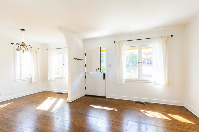 Foto del edificio - 1656 N Dillon St
