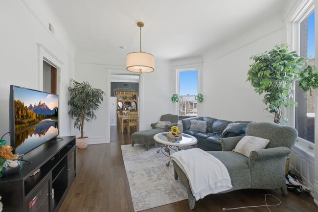 Foto del edificio - 850 W Oakdale Ave