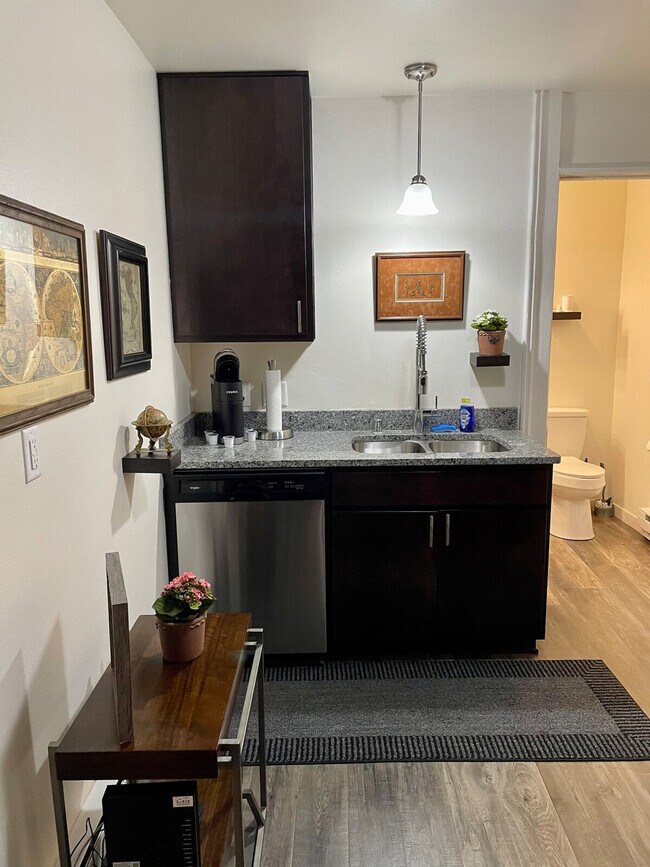 Building Photo - 502 N Main St