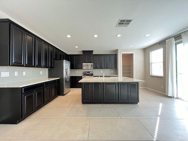 Building Photo - Gorgeous Granite House