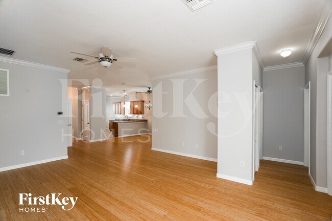 Foto del edificio - 5089 Grand Cypress Blvd