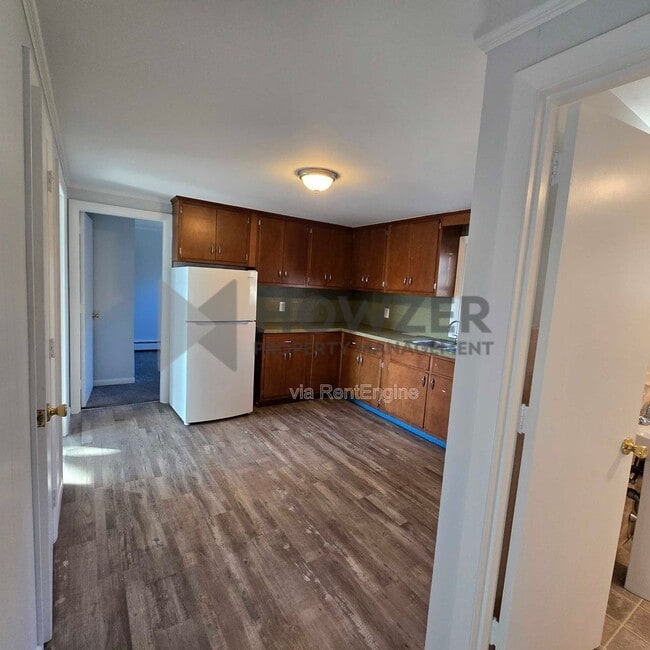 Building Photo - 560 W Main St