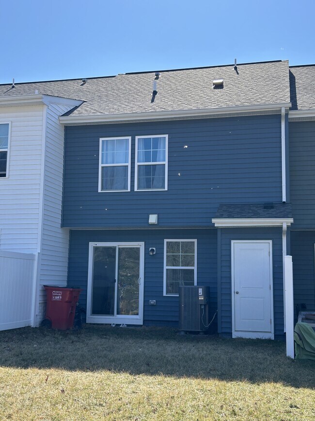 Foto del edificio - 64 Balsam Ct