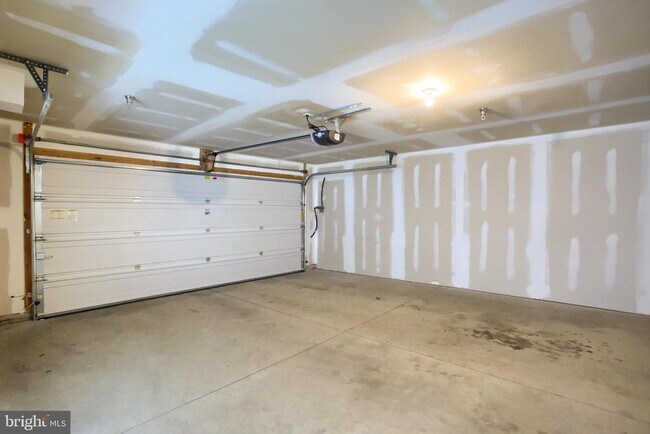 Building Photo - 3041 Meridian Cmns