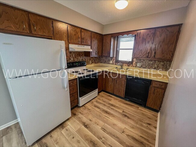 Building Photo - Spring Special! Great Deal on This Two-Bedroom Townhome in Ankeny!